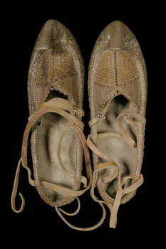 PAIRE DE SANDALES DMH1939.129.4.1-2 Photo
