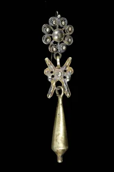 pendant d'oreille örhängen DMH.X1940.48.24 Photo
