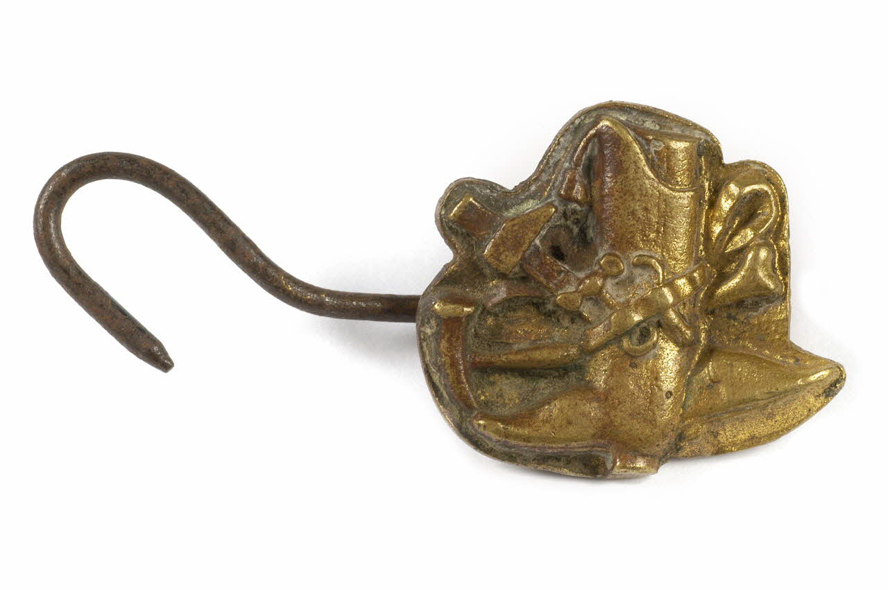 CROCHET DE TABLIER D'ARTISAN 1941.26.1 Photo