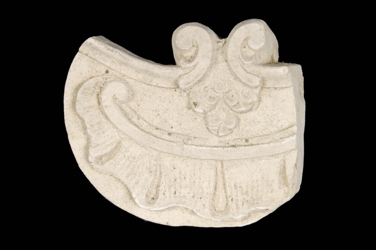 Jacques Bouffard moulage Décor de la traverse inférieure d'une armoire (coquille sculptée) Picardie, France 1941/9/16 1941.35.7 Photo