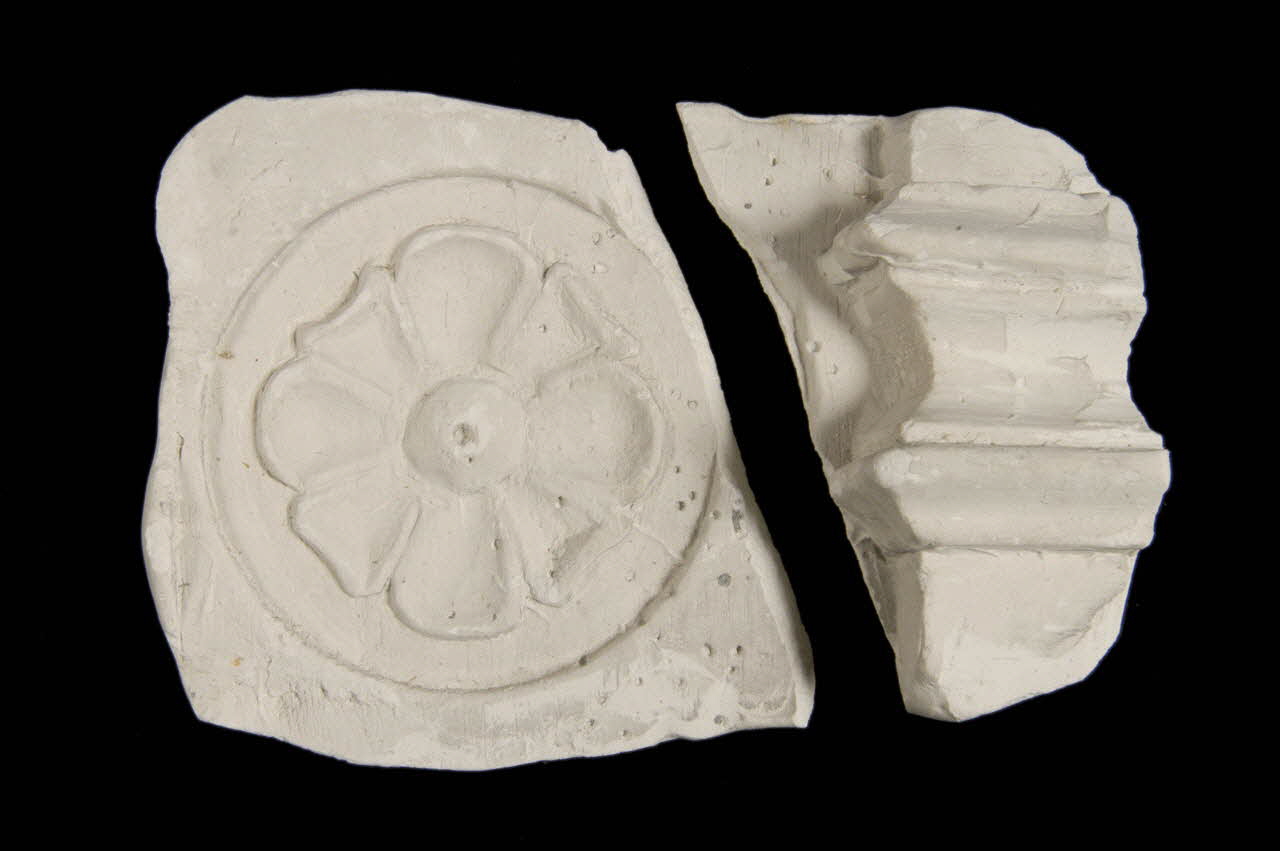 Maurice Coz moulage Détail de la traverse supérieure et du faux-dormant d'une armoire (décor de rosace) Bourgogne, France 1941/6/25 1941.38.24 Photo