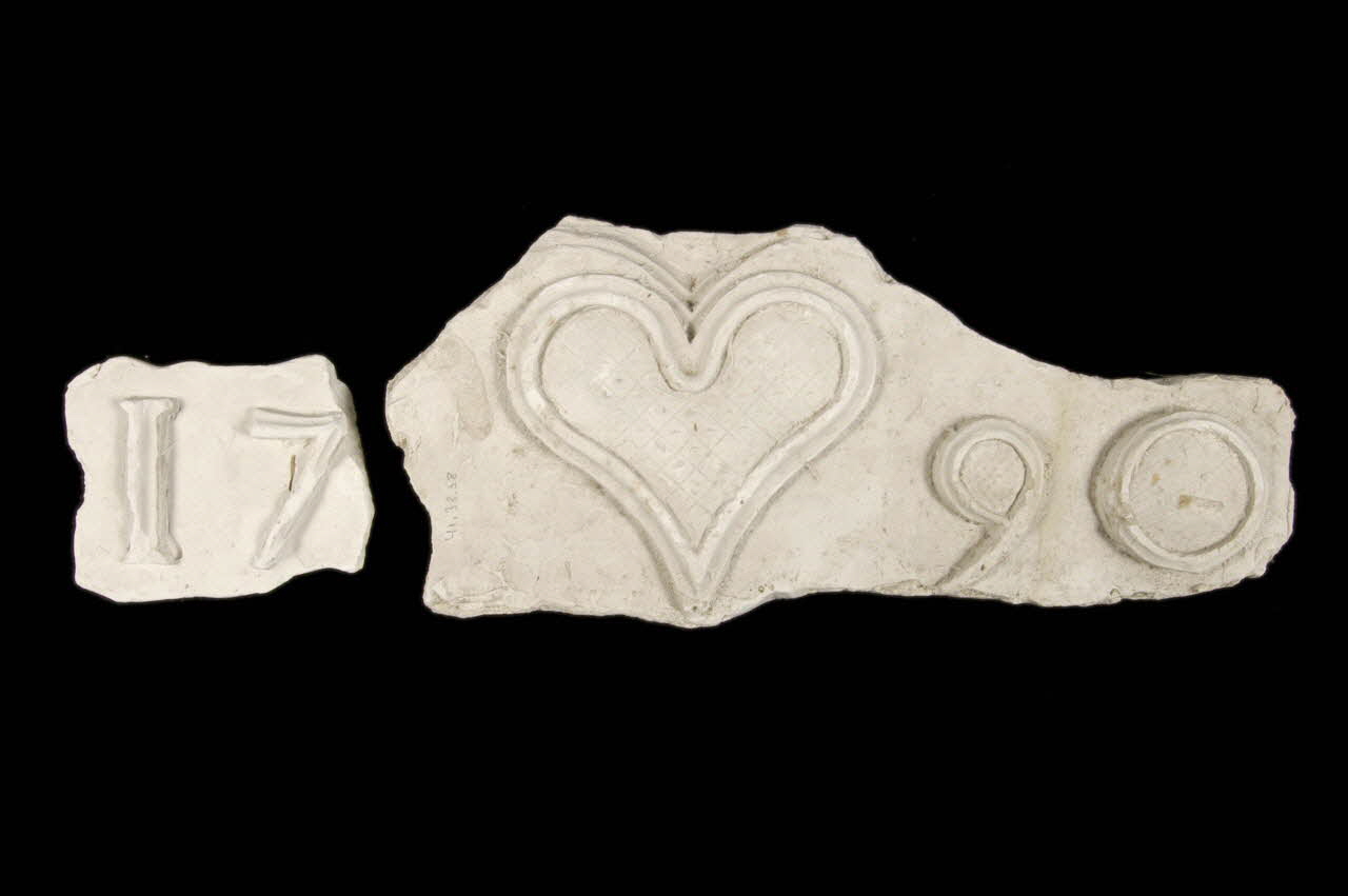 Maurice Coz moulage Détail du décor sculpté d'une armoire (coeur et date) Bourgogne, France 1941/6/28 1941.38.38 Photo