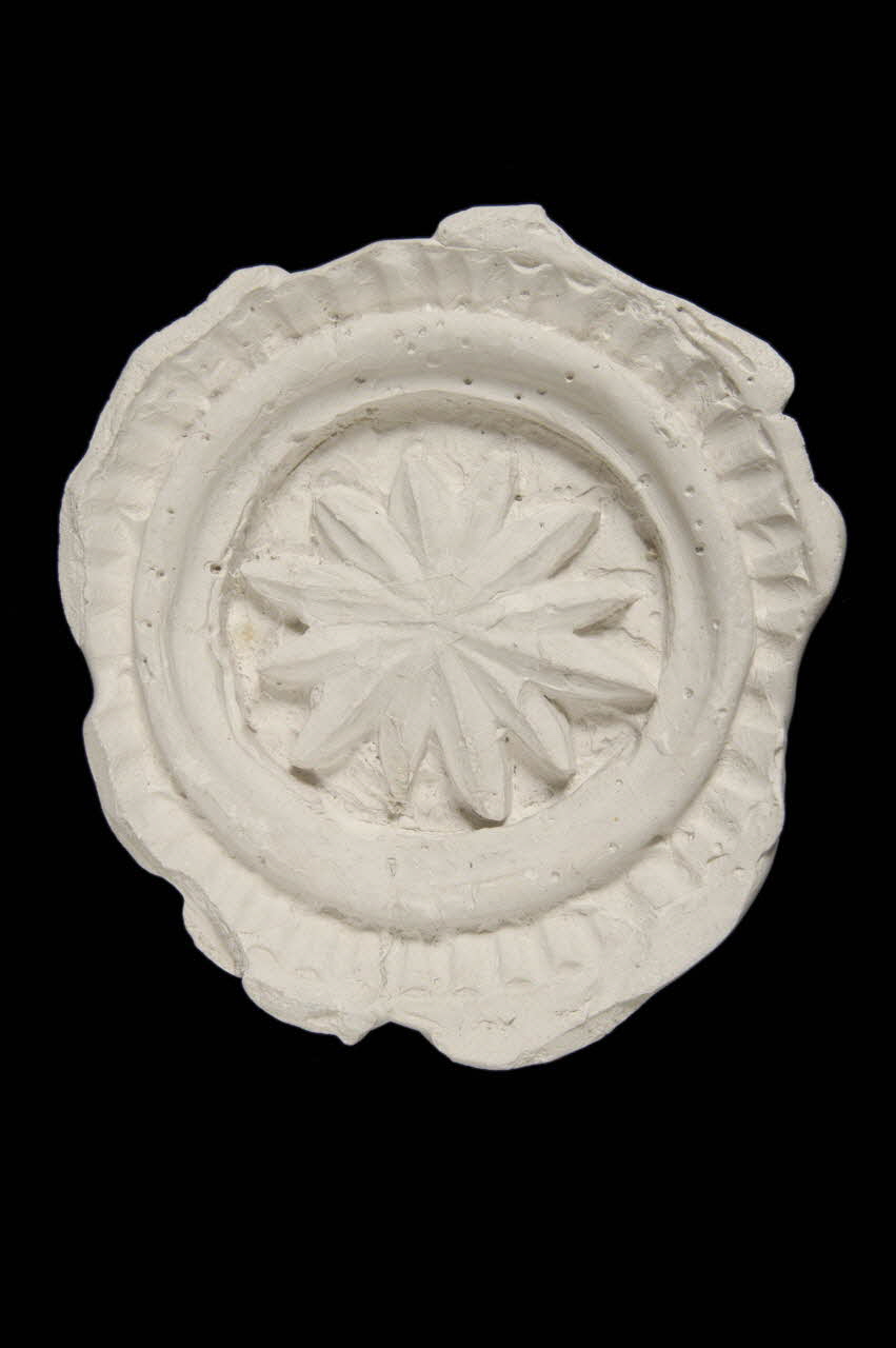 Maurice Coz moulage Rosace ornant la traverse inférieure d'un buffet bas Bourgogne, France 1941/5/24 1941.38.5 Photo