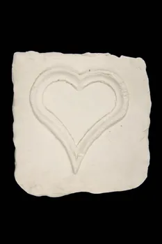 Jacques Pasquet moulage Coeur sculpté sur la traverse basse d'une horloge à gaine Centre, France 1941/7/18 1941.44.20 Photo
