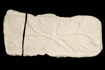 Jacques Pasquet moulage Décor au-dessus de la porte de la gaine d'une horloge (feuilles de chêne et glands) Centre, France 1941/9/29 1941.44.49 Photo