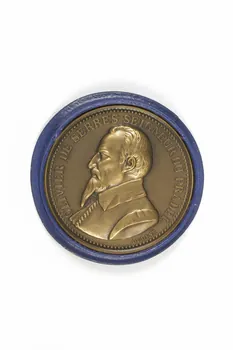 MEDAILLE COMMEMORATIVE 1945.33.1 Photo
