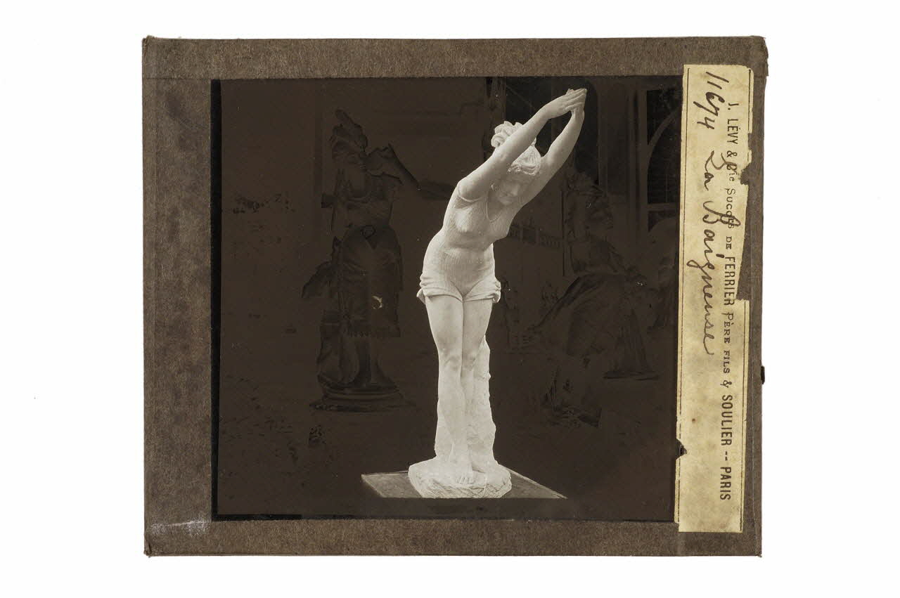 plaque de lanterne magique La baigneuse 1945.75.70 Photo