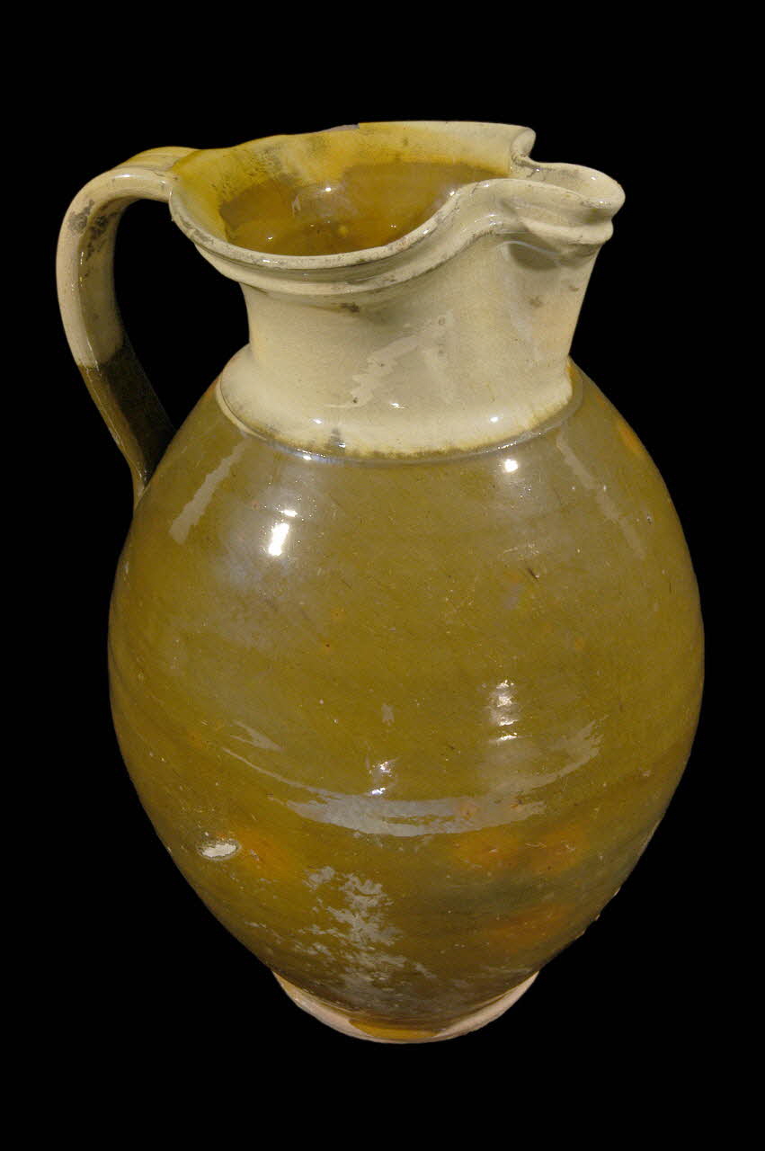 pichet 1946.32.11 Photo