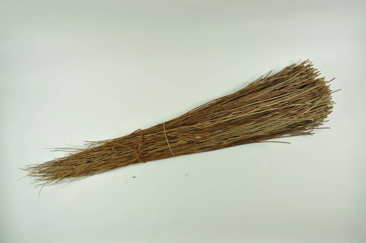 Augustin Vallat FAGOT D'OSIER faïs de redorto (fagots de scions d'osier) Languedoc-Roussillon, France 1959 1959.110.194 Photo Mucem