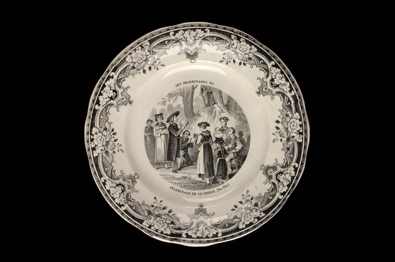 FaïEnces ; Lebeuf Milliet Et Cie assiette plate Picardie, France 1868-1876 1956.115.1 Photo