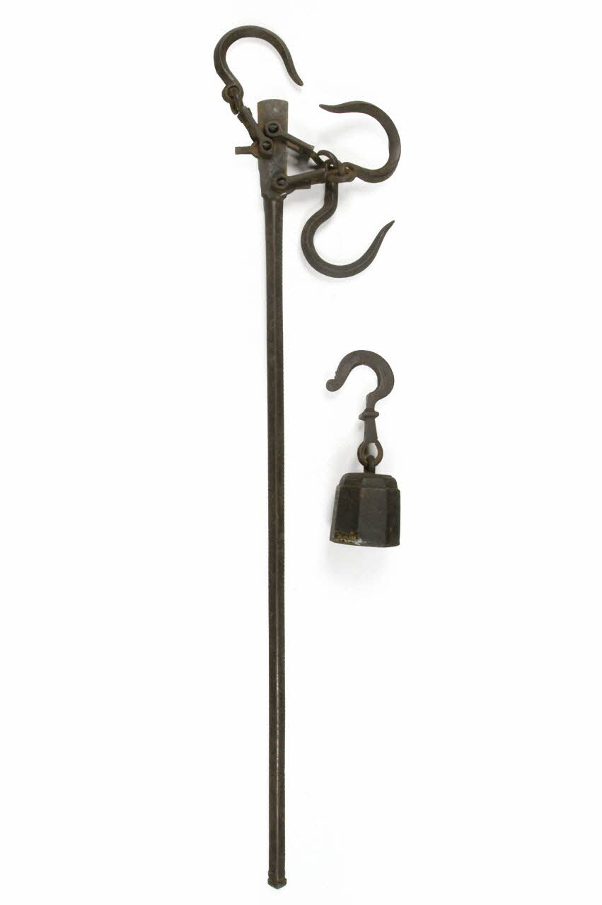 R. Grandclément balance romaine Franche-Comté, France 1850 1956.42.25.1-2 Photo