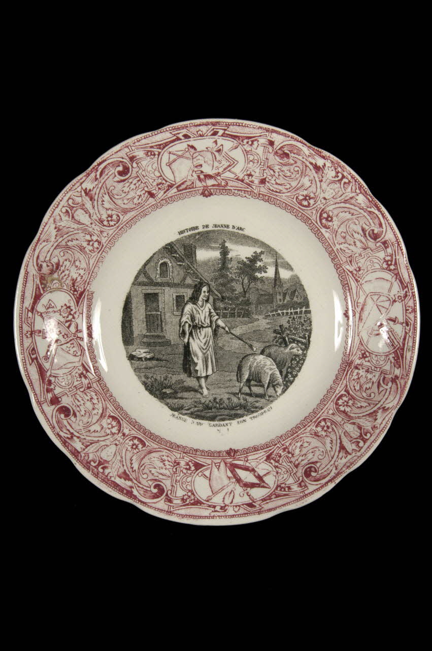 assiette plate Centre, France 1880 1957.42.1 Photo