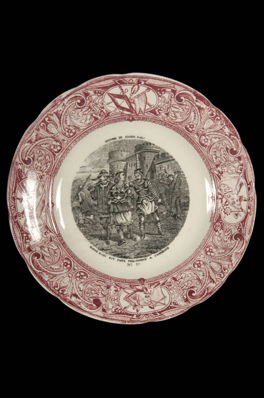 assiette plate Centre, France 1880 1957.42.5 Photo