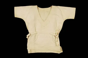 tunique Tunique de costume de lutteur breton 1957 1958.30.1 Photo Mucem / Anne Maigret