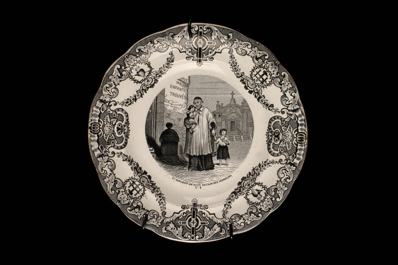 Geoffroy, De Boulen Et Cie; assiette plate St Vincent de Paul patron des orphelins Centre, France 1850 1959.105.8 Photo