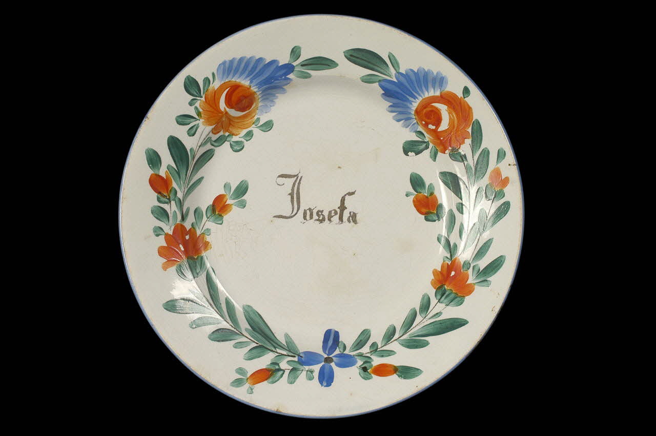 assiette plate Centre, France 1900-1950 1961.66.13 Photo
