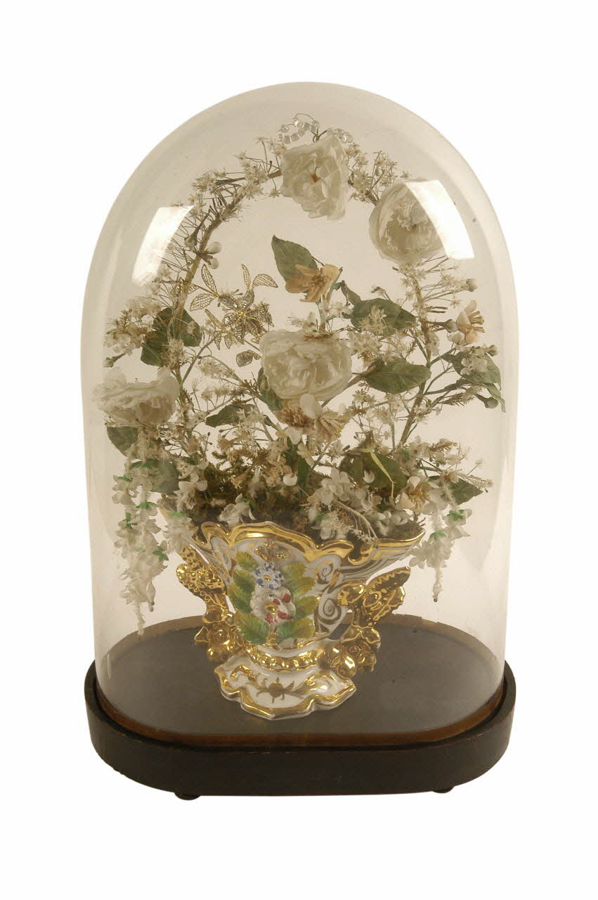 couronne de mariée sous globe 1842 1961.66.25.1-3 Photo