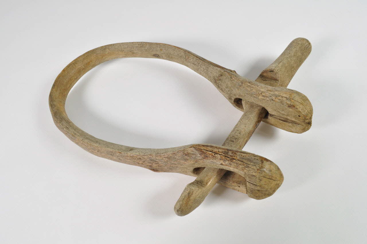 COLLIER DE VACHE kura 1960.140.21.1-2 Photo Mucem