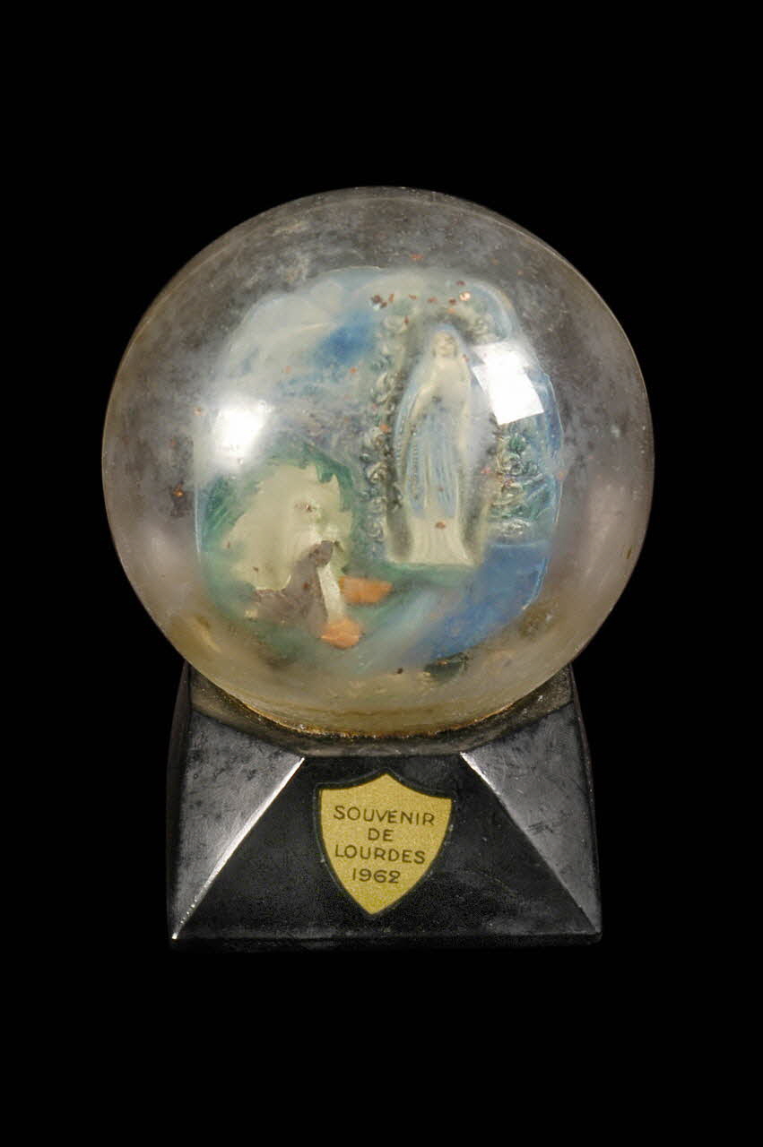 bibelot-souvenir 1962.136.1 Photo