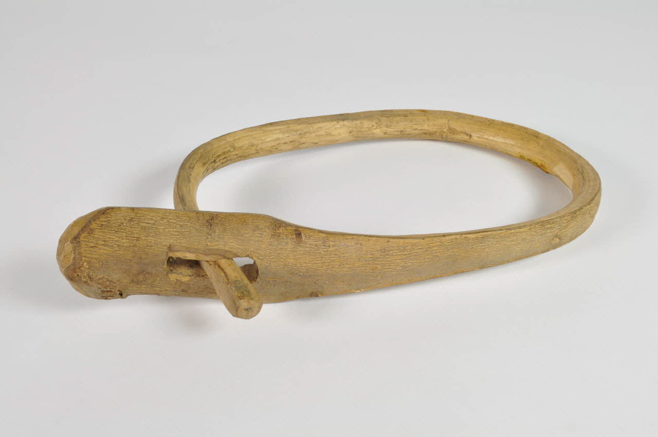 COLLIER DE VACHE baciu 1960.140.25 Photo Mucem