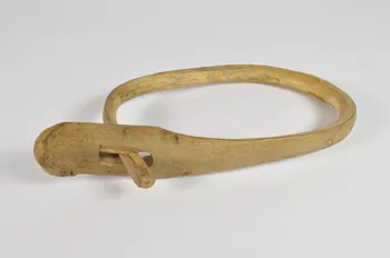 COLLIER DE VACHE baciu 1960.140.25 Photo Mucem