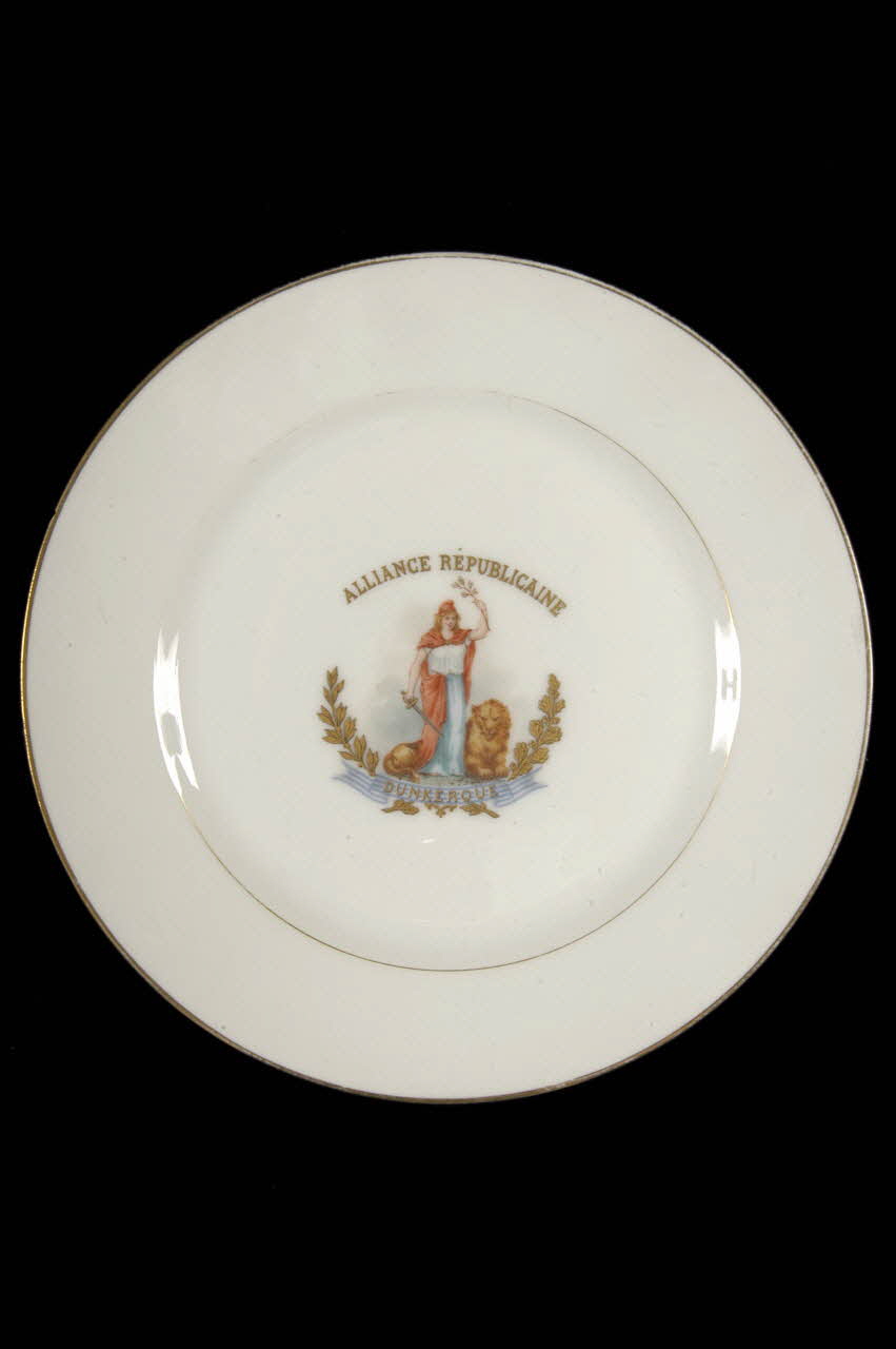 assiette plate Île-de-France, France 1900-1925 1963.133.10 Photo