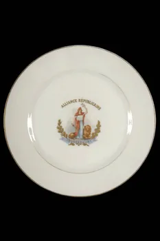 assiette plate Île-de-France, France 1900-1925 1963.133.10 Photo