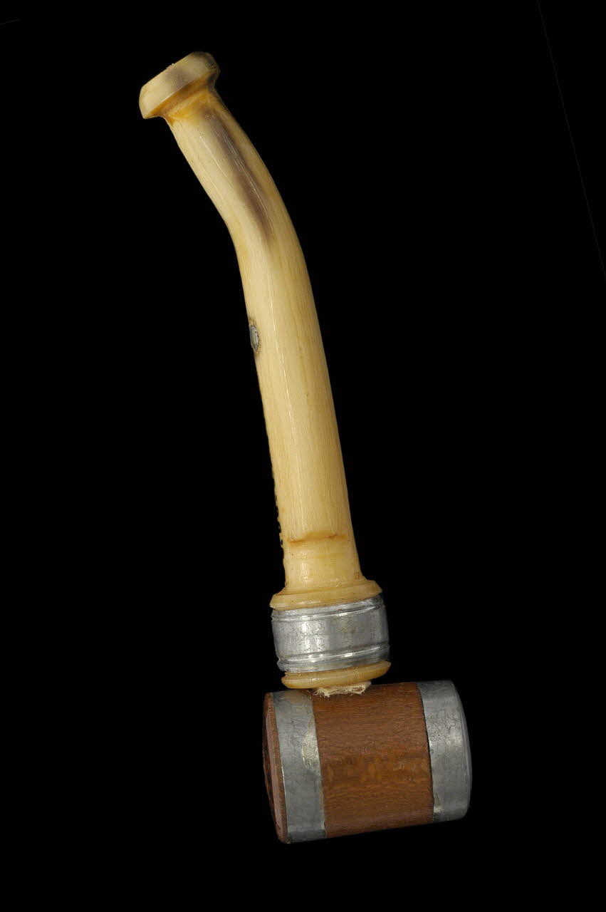 fume-cigarette DMH1963.66.228.1-2 Photo