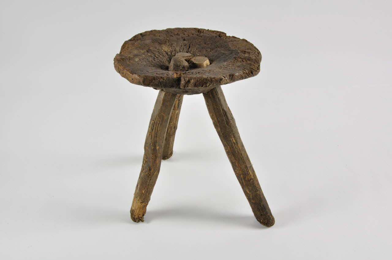 TABOURET A TRAIRE trubes 1960.140.59 Photo Mucem