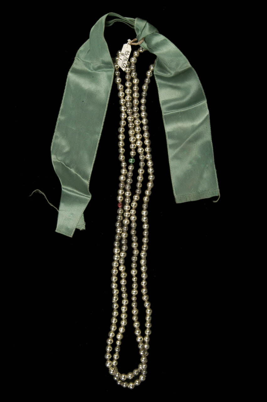 collier DMH1964.76.40.8 Photo