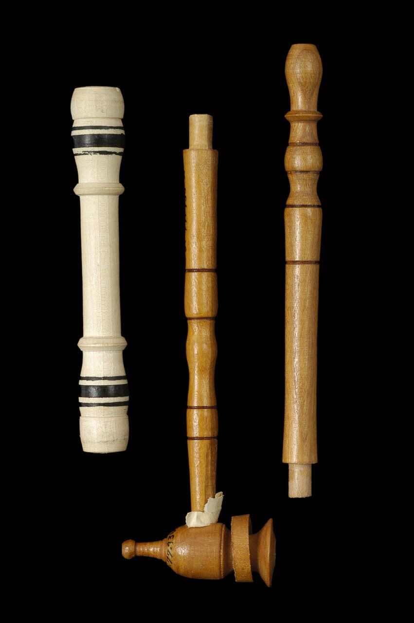 fume-cigarette DMH1964.77.136.1-4 Photo