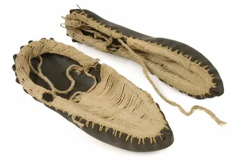 PAIRE DE SANDALES DMH1964.78.1172.1-2 Photo