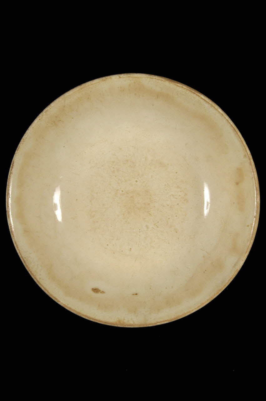 FaïEnces assiette calotte Auvergne, France 1850-1950 1965.65.190 Photo