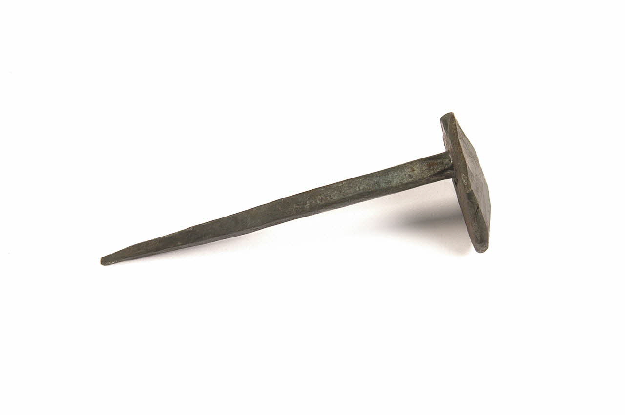 CLOU DE PORTE 1965.65.330  Photo