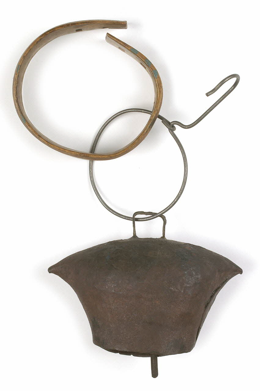 CLOCHE A MOUTON DMH1965.59.66.1-2 Photo