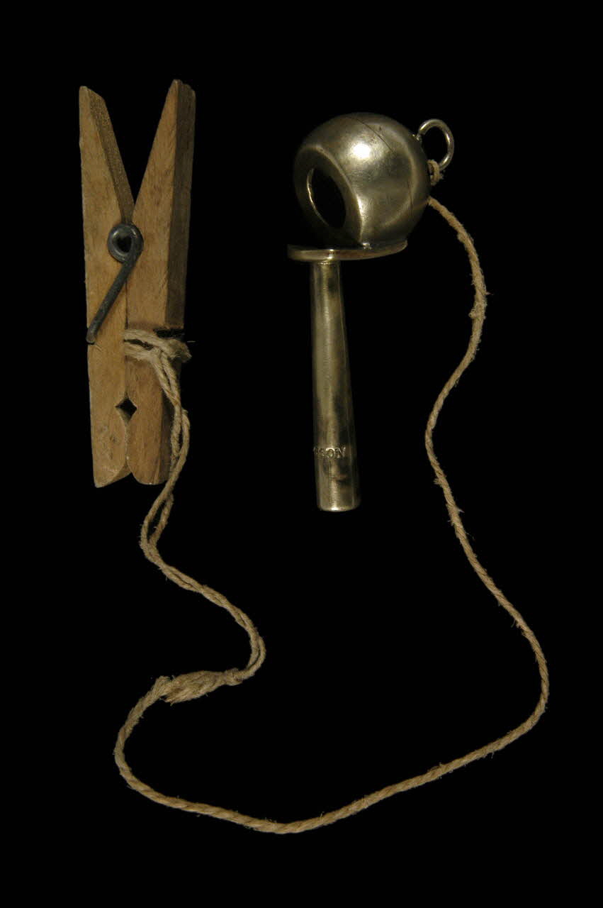 instrument de musique de clown Sifflet 1967.115.153 Photo