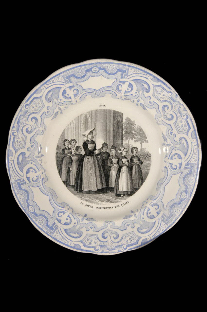 FaïEnces ; Lebeuf Milliet Et Cie assiette à dessert Picardie, France 1868-1876 1967.12.7 Photo