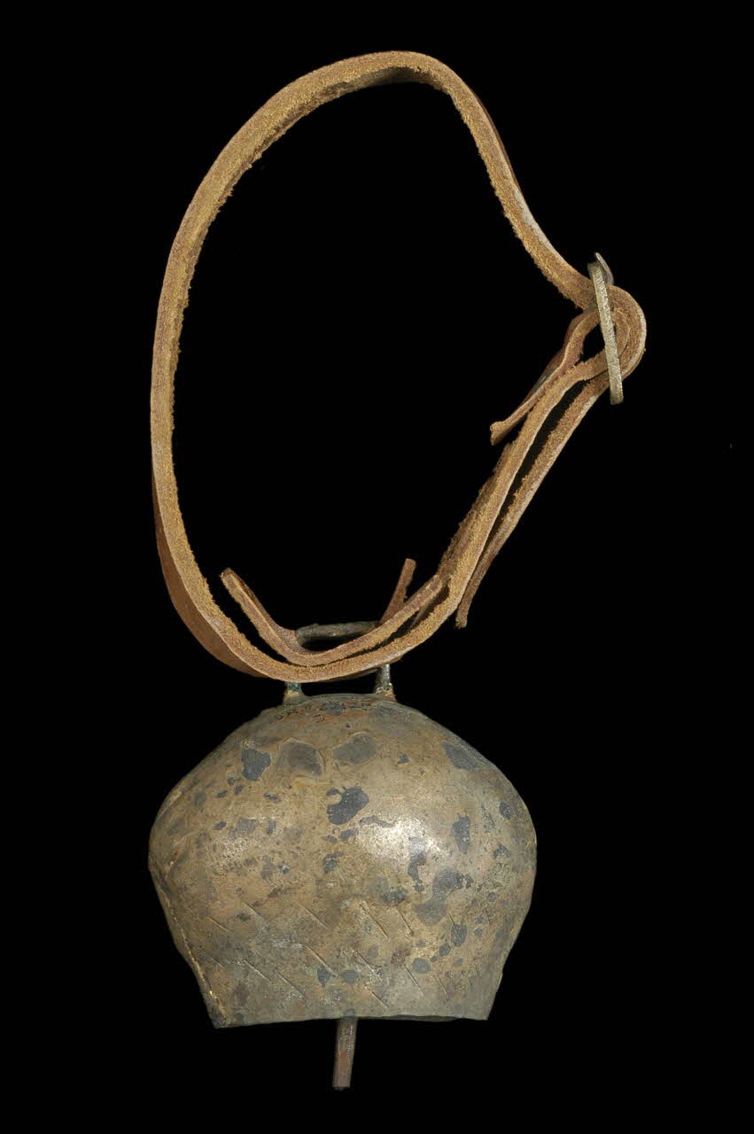 CLOCHE ET COLLIER DMH1968.23.178.1-2 Photo