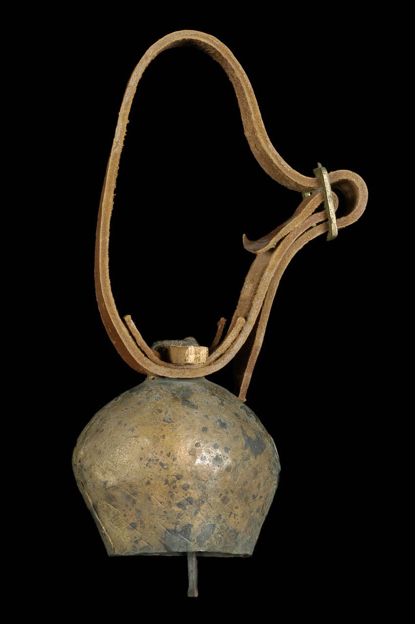 CLOCHE ET COLLIER DMH1968.23.179.1-2 Photo