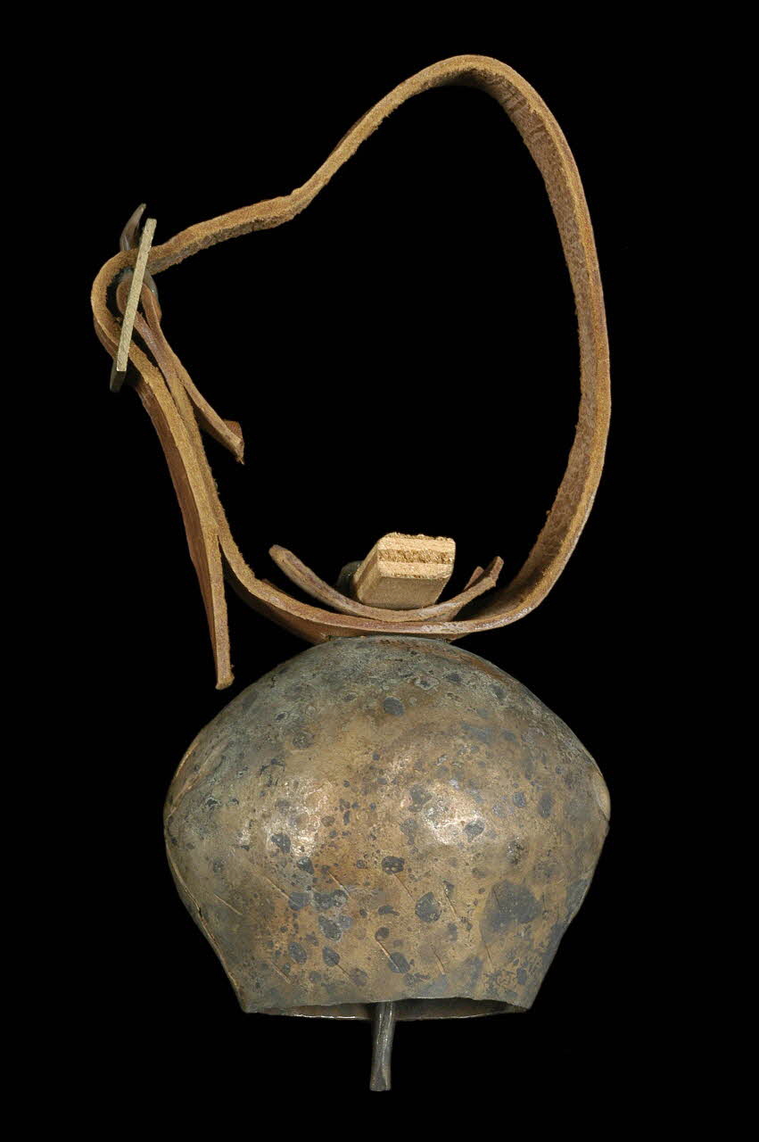 CLOCHE ET COLLIER DMH1968.23.180.1-2 Photo