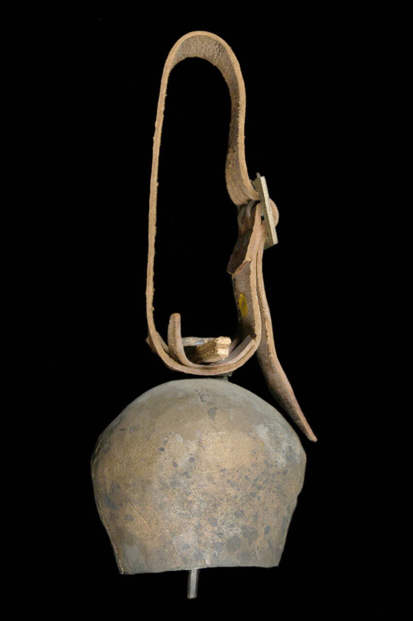 CLOCHE ET COLLIER DMH1968.23.181.1-2 Photo