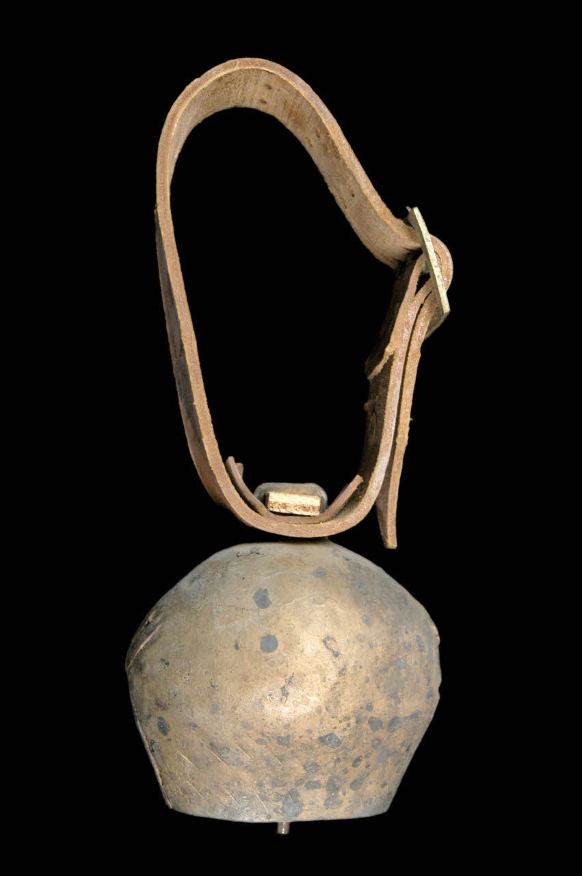 CLOCHE ET COLLIER DMH1968.23.183.1-2 Photo