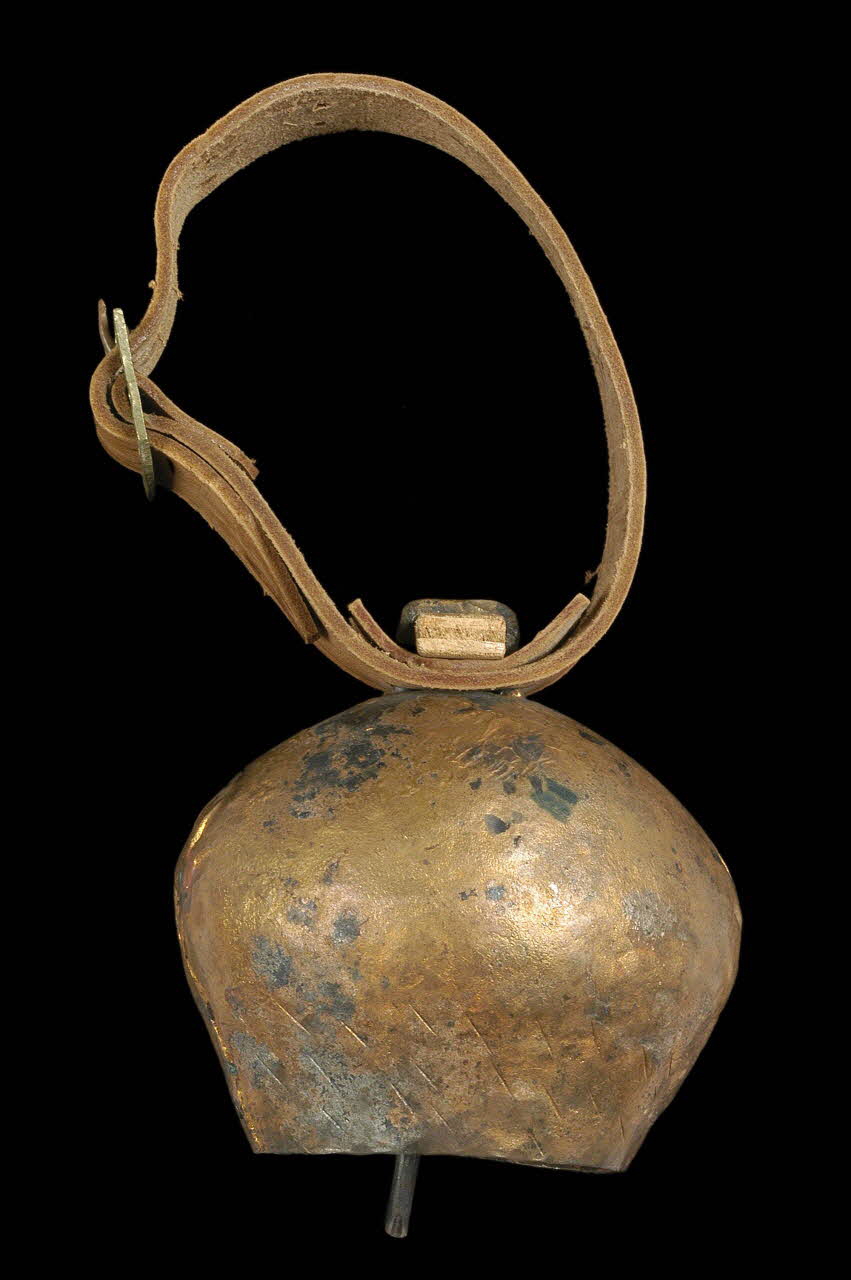 CLOCHE ET COLLIER DMH1968.23.184.1-2 Photo