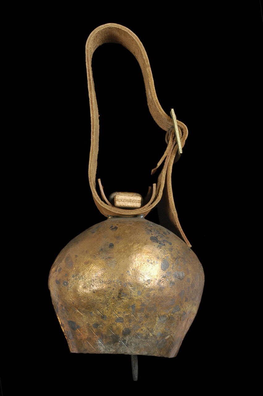 CLOCHE ET COLLIER DMH1968.23.185.1-2 Photo