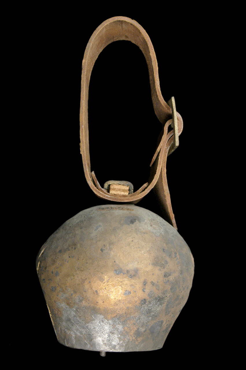 CLOCHE ET COLLIER DMH1968.23.187.1-2 Photo