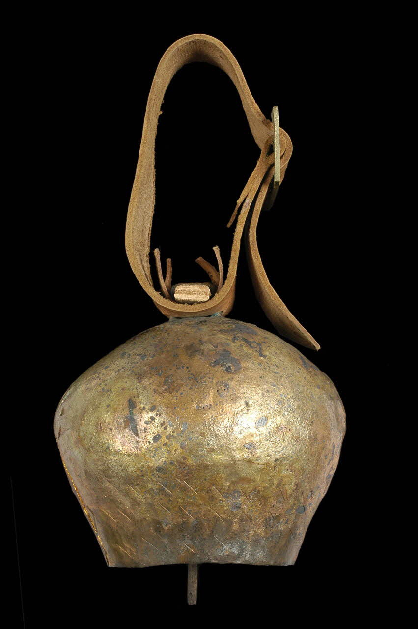 CLOCHE ET COLLIER DMH1968.23.188.1-2 Photo