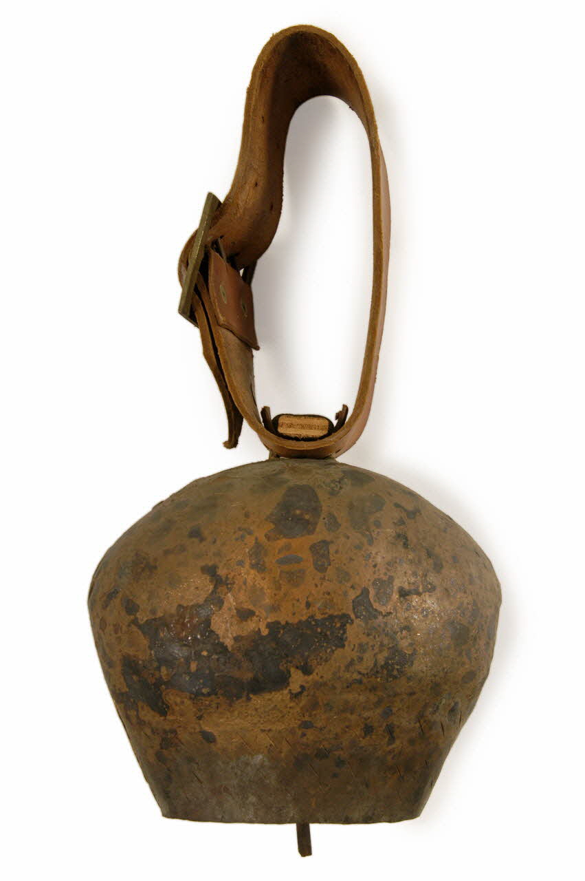 CLOCHE ET COLLIER DMH1968.23.190.1-2 Photo