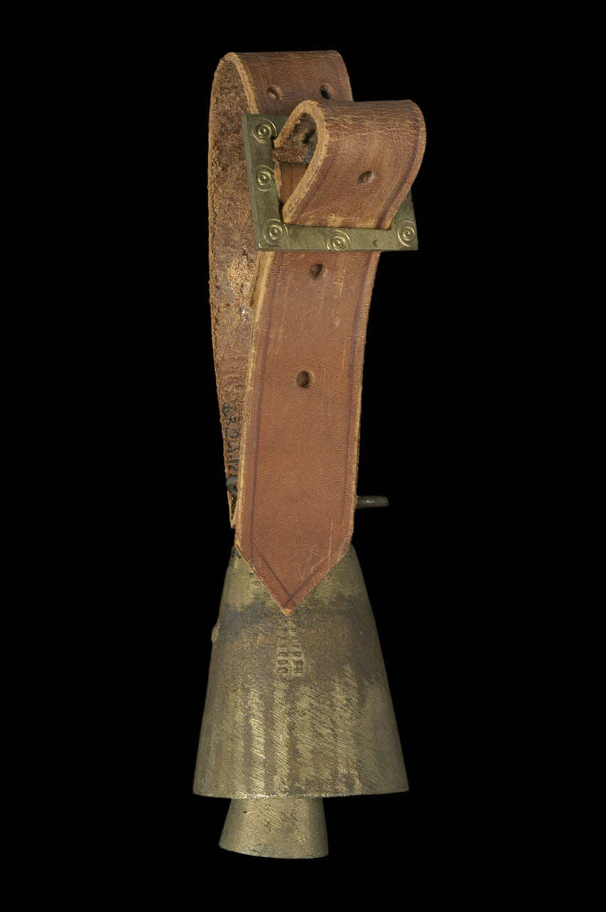 CLOCHE ET COLLIER DMH1968.23.193.1-3 Photo