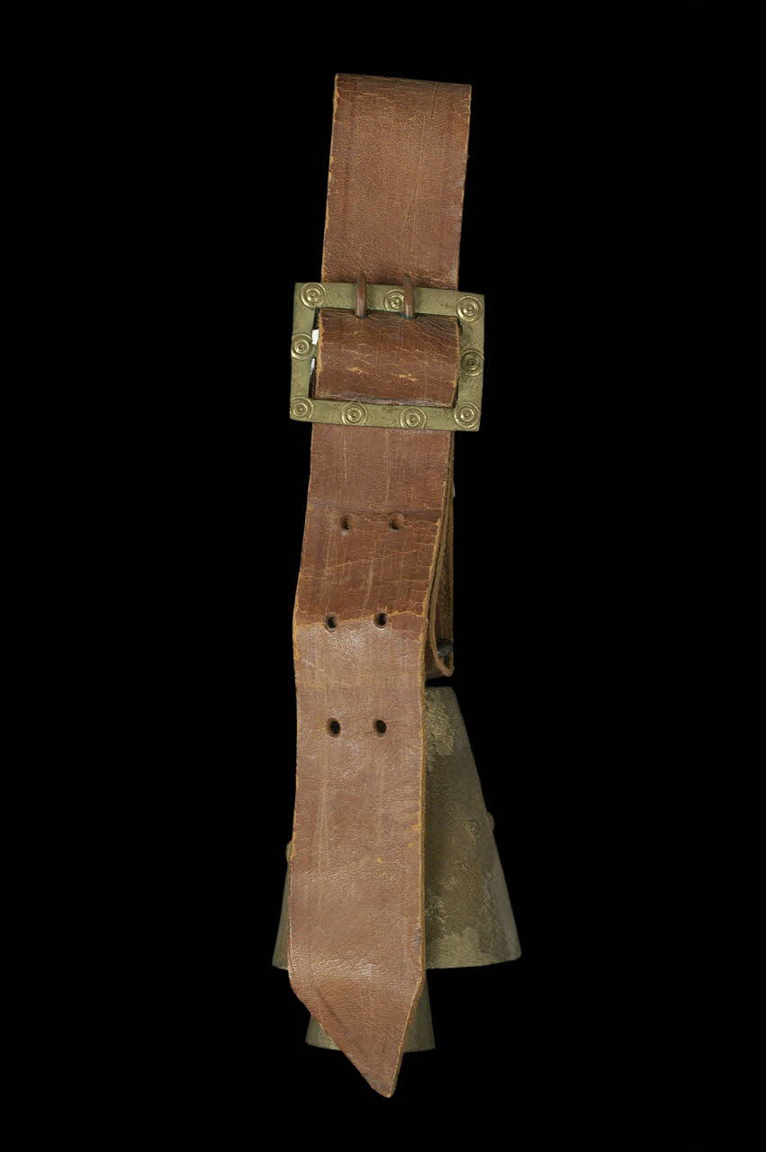 CLOCHE ET COLLIER DMH1968.23.195.1-3 Photo