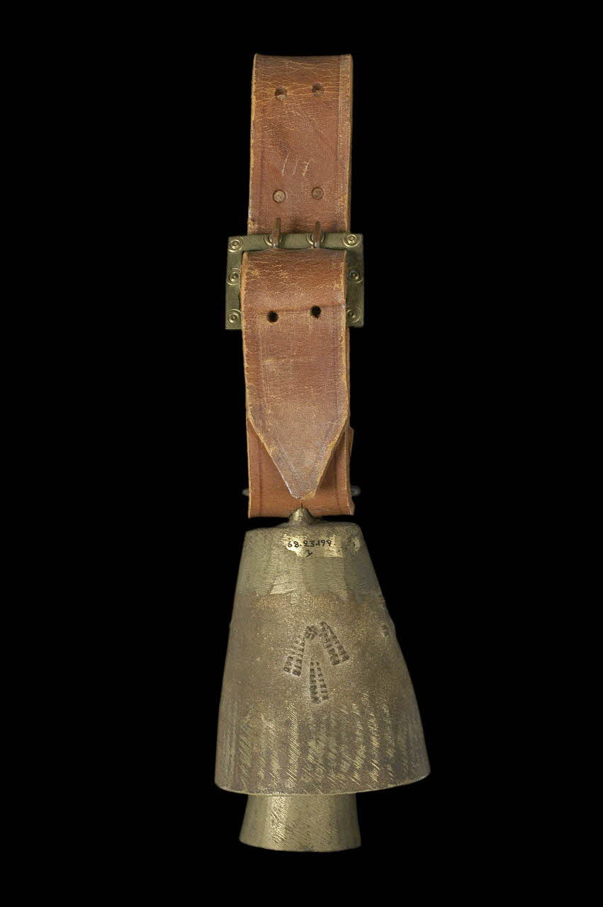 CLOCHE ET COLLIER DMH1968.23.199.1-3 Photo